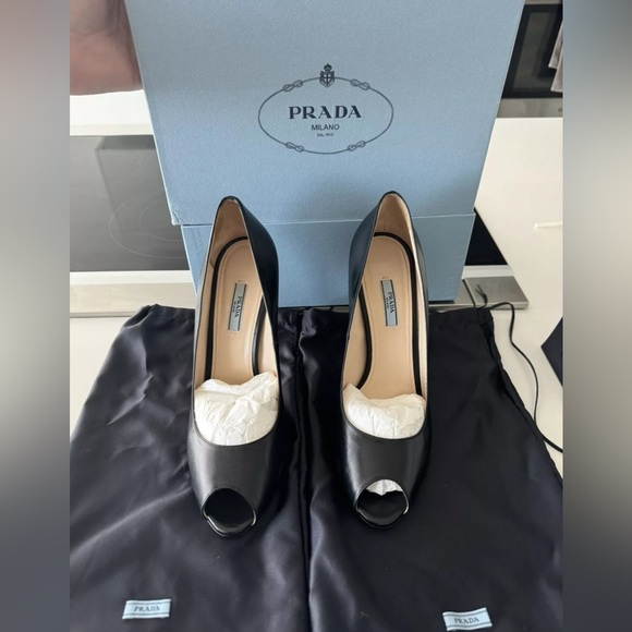 Prada Leather Heels EU Size 42 
Barely Used 
Comes w box and dust bag - Picture 2 of 14